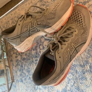 Asics GT-1000 6 Women's Running Shoe - Size 7.5